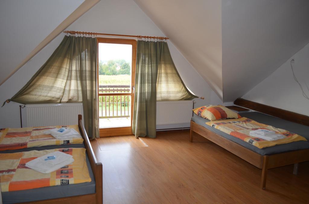 Famozclub Hotel Bakov nad Jizerou Ruang foto