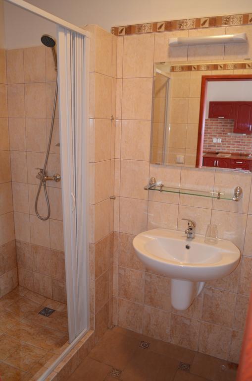 Famozclub Hotel Bakov nad Jizerou Ruang foto