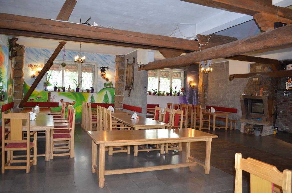 Famozclub Hotel Bakov nad Jizerou Bagian luar foto