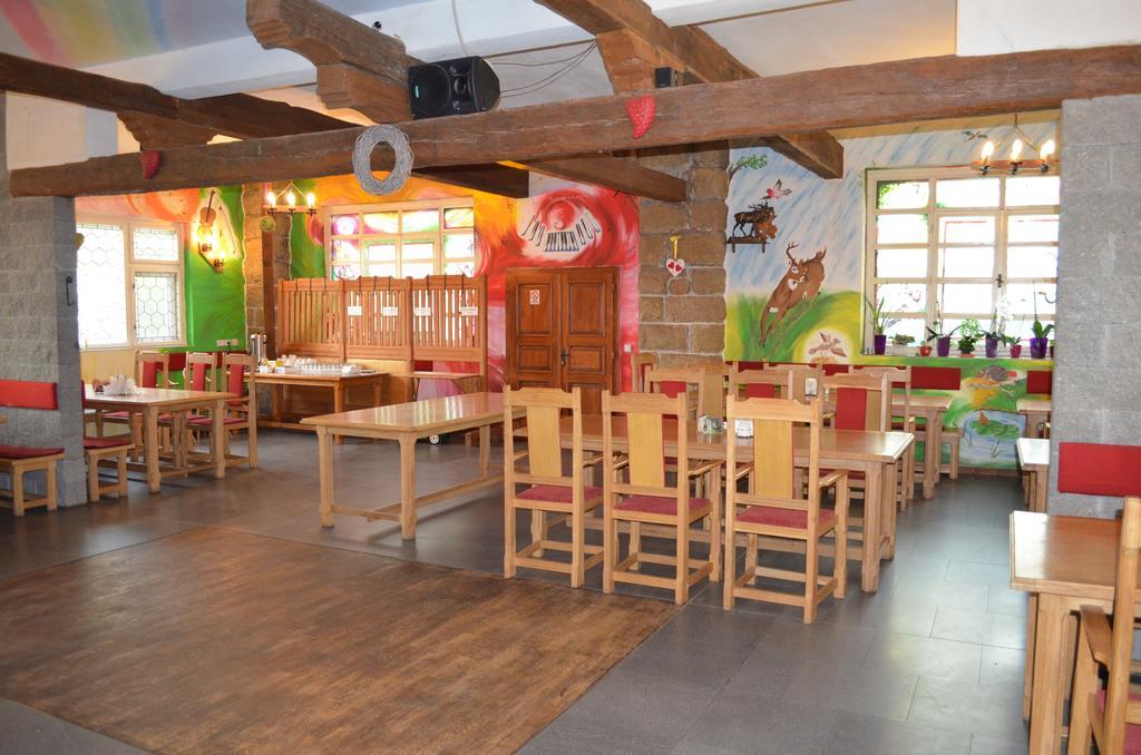 Famozclub Hotel Bakov nad Jizerou Bagian luar foto