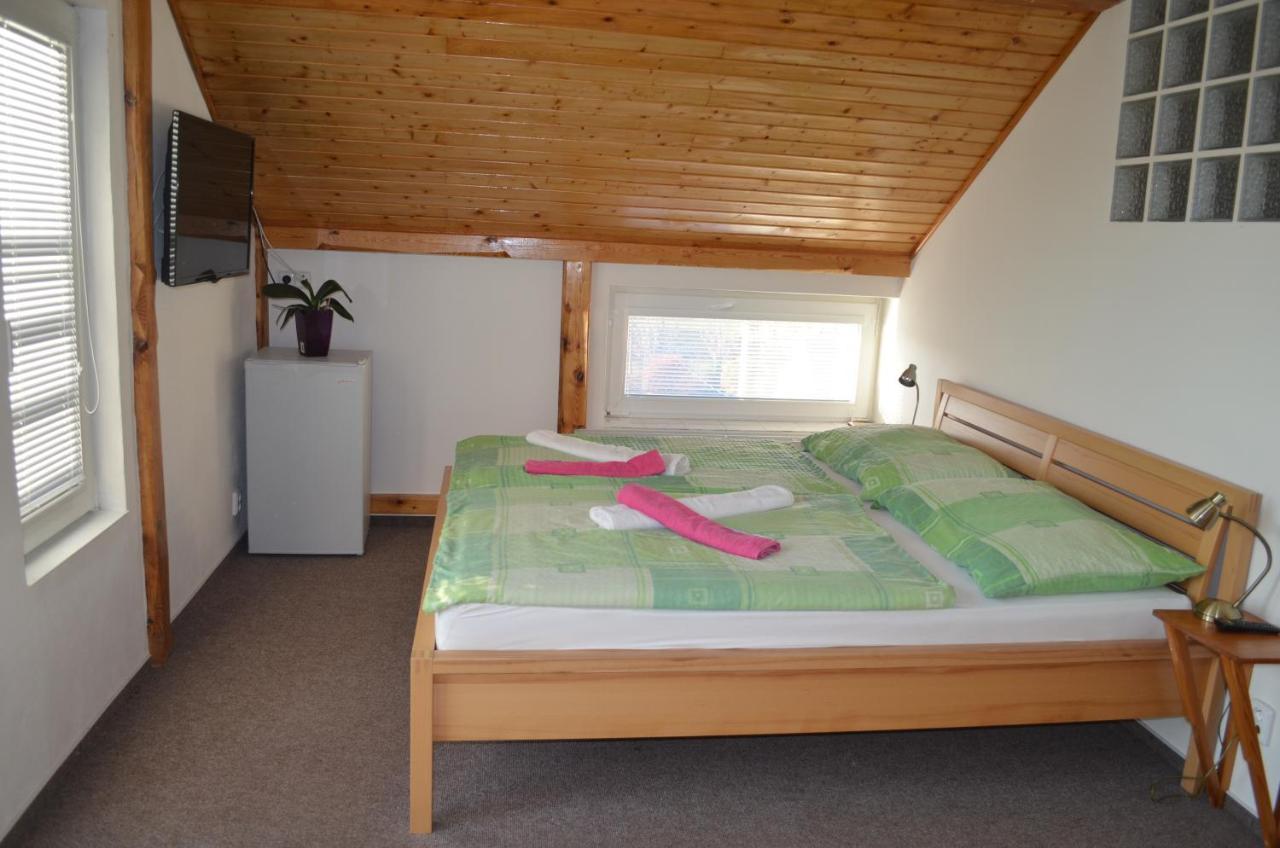 Famozclub Hotel Bakov nad Jizerou Bagian luar foto