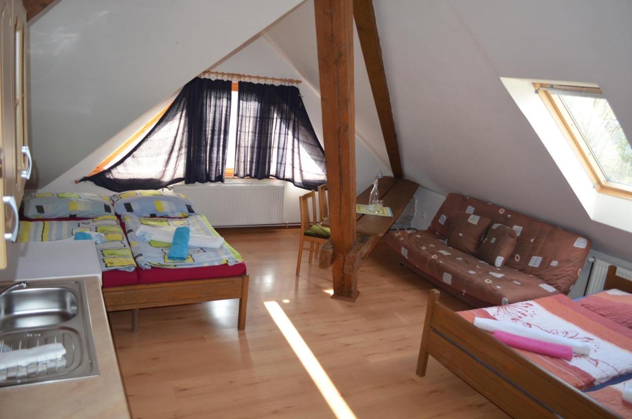 Famozclub Hotel Bakov nad Jizerou Ruang foto
