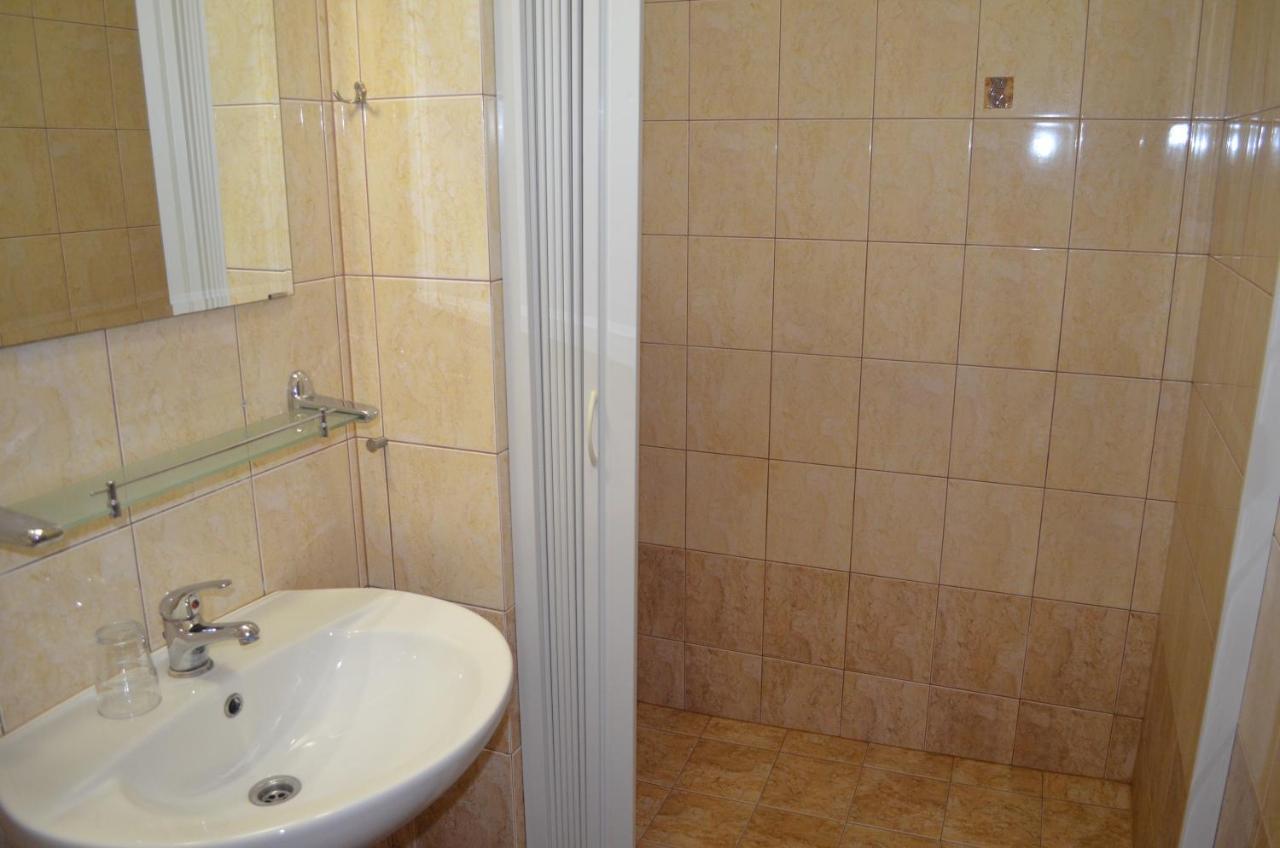 Famozclub Hotel Bakov nad Jizerou Ruang foto