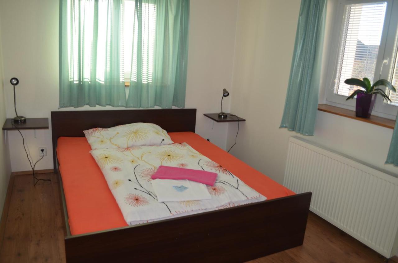 Famozclub Hotel Bakov nad Jizerou Ruang foto