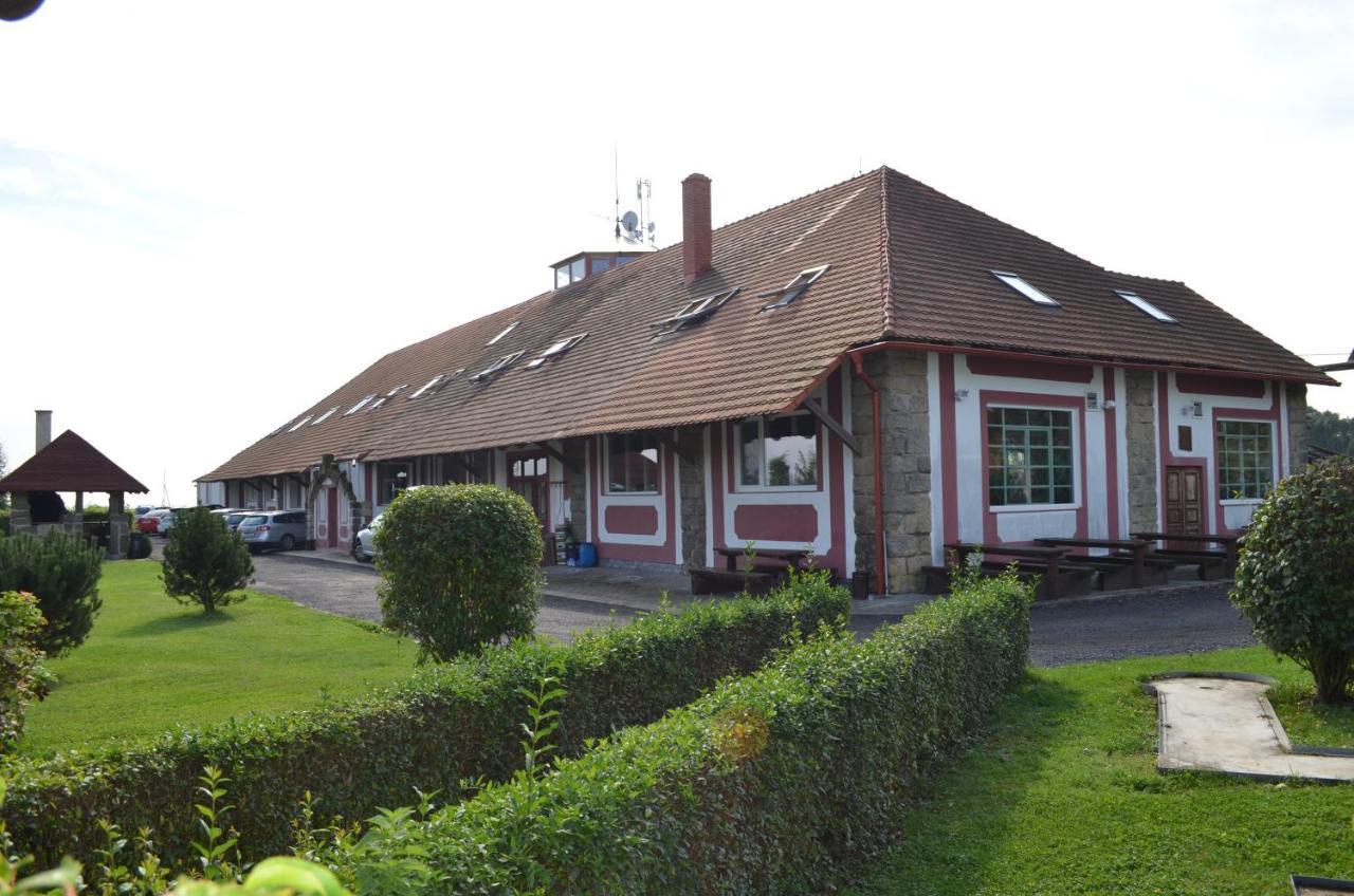 Famozclub Hotel Bakov nad Jizerou Bagian luar foto