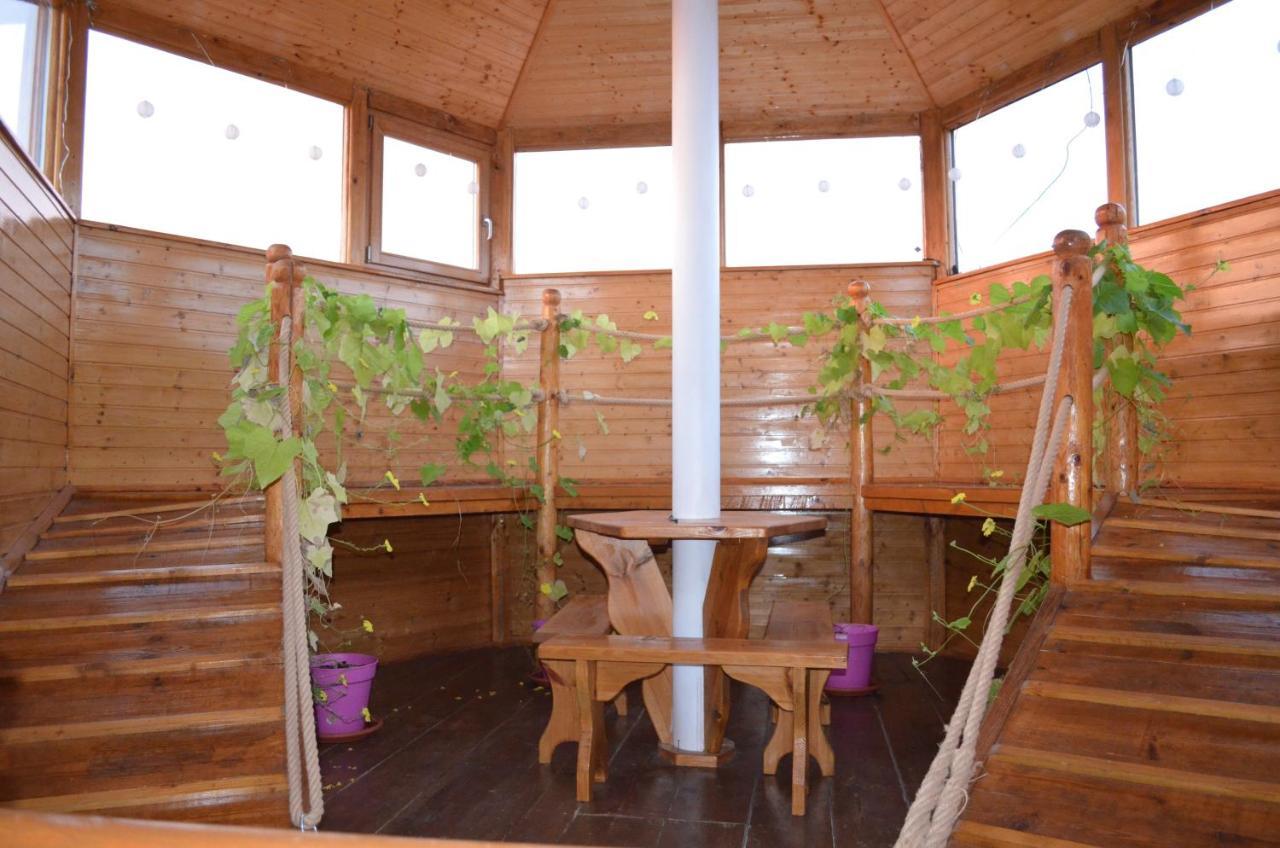Famozclub Hotel Bakov nad Jizerou Bagian luar foto