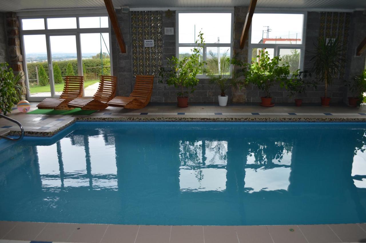 Famozclub Hotel Bakov nad Jizerou Bagian luar foto