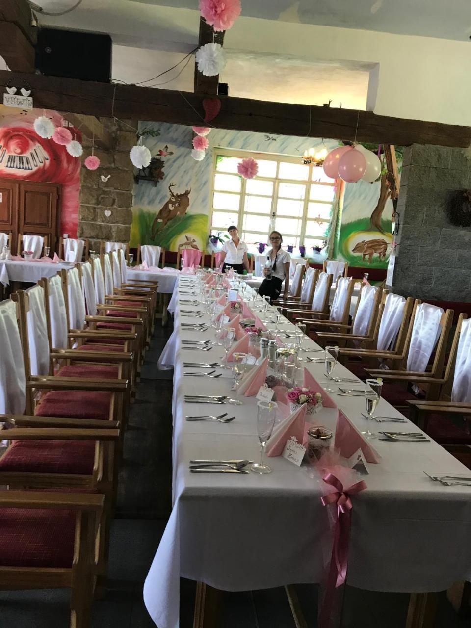 Famozclub Hotel Bakov nad Jizerou Bagian luar foto